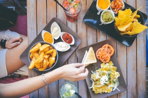 Are edible plates, beakers and straws the future of packaging? We tasted them to find out